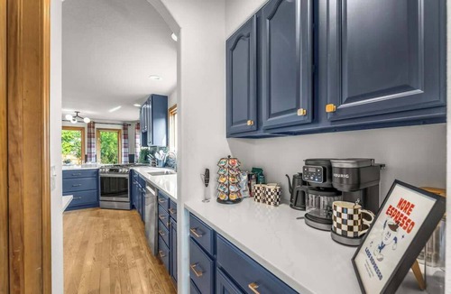 Arvada House | Huge Lodge w Pickleball & HotTub! 15 min to Golden