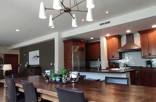 Avon Condo | Hummingbird Lodge A101 — True Ski-In/Ski-Out Best Ski Access in Bachelor Gulch