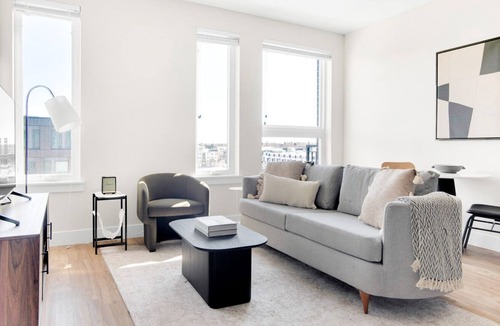 Hale Apartment | Ideal Congress Park 1BR w/ Gym & Pool, near shops & dining, by Blueground