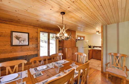 Twin Lakes Cabin | Idyllic Twin Lakes Escape w/Views of the Lakes