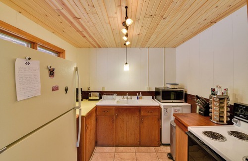 Twin Lakes Cabin | Idyllic Twin Lakes Escape w/Views of the Lakes