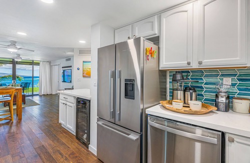 Maalaea Condo | IMPECCABLE! LUXURY GROUND FLOOR OCEANFRONT. 50' FROM THE SEA TURTLE SANCUARY!