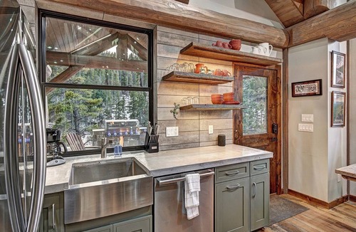 Coal Creek Cabin | Incredible Rustic Cabin with Modern Amenities, Mountain Vistas, and Fire Pit near Boulder, Colorado