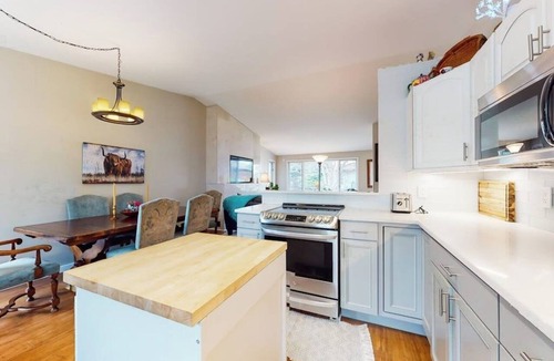 Carbondale House | Inviting home with private hot tub, amazing deck & prime location