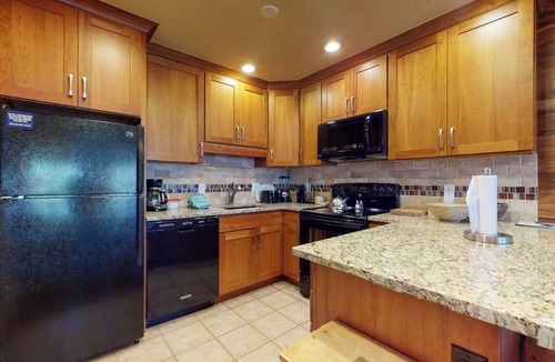 Copper Mountain Village Condo | Inviting mountain condo w/shared outdoor pool, WiFi, gas fireplace - near slopes