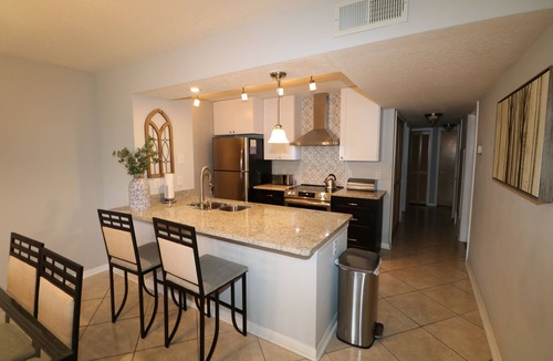 Lindfields Condo | It's All NEW & Near Disney! Designer Kitchen, Sleeps 6, NO Steps, Patio, Pool