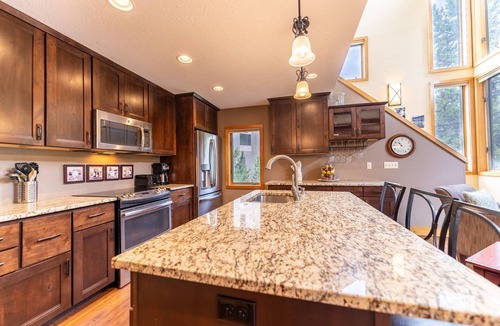 Lakeside Village Condo | Keystone Condo w/Stunning Mountain/Lake Views from Private Balcony.