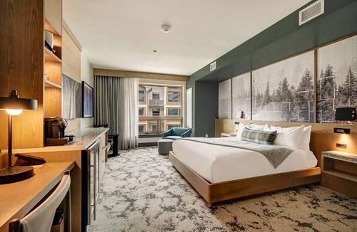 Keystone Hotel | King Room Escape | Ski Access, Spa & Heated Pool