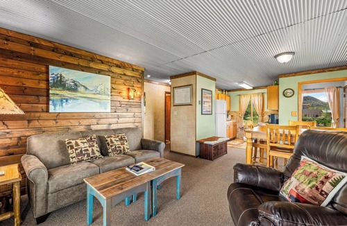 Clark Cabin | Knotty Pine- Mountain cabin with stunning views