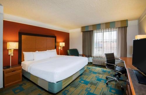 Southwest Colorado Springs Hotel | La Quinta Inn & Suites by Wyndham Colorado Springs South AP