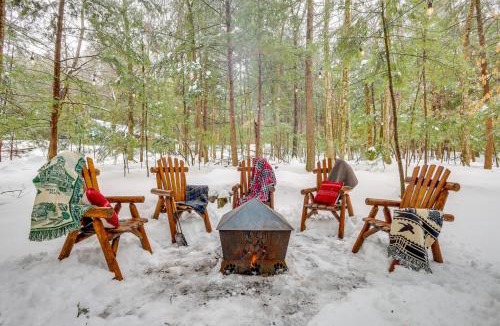 Lake Luzerne House | Lake & Beach Access at Lake Luzerne Cabin!