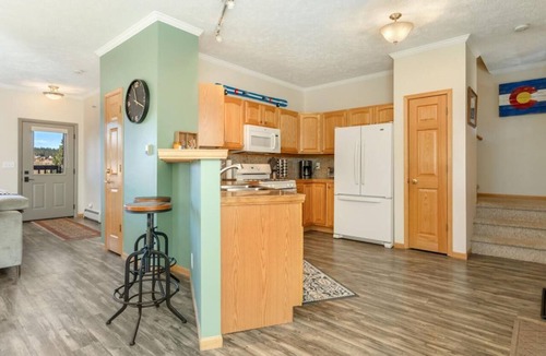 Summit Cove House | Lake Ridge Luxe | Hot Tub Ski Locker Sleeps 8!