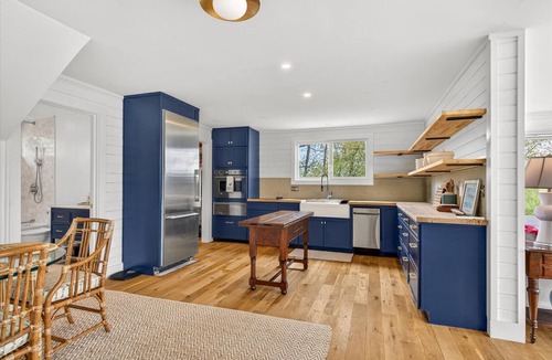 Moriah Center House | Lakefront retreat with stunning sunsets, scenic lake and mountain view’s