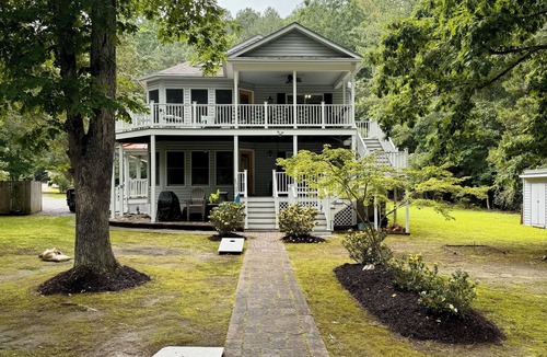 Henrico House | Lakefront w/Private Beach, Dock, Kayaks, SUPs, Game Room - 5BR Family Retreat