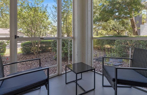 Fruitville Apartment | Landing | Amazing 2BD, Gym, Clubhouse