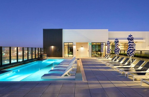 River North Art District Apartment | Landing | Beautiful 2BD, Rooftop Lounge, Gym