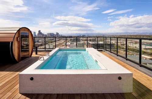 River North Art District Apartment | Landing | Beautiful 2BD, Rooftop Lounge, Gym