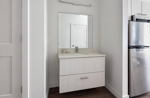River North Art District Apartment | Landing | Beautiful Studio, Gym, Clubhouse