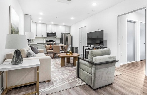 Spruce Hill Apartment | Landing | Modern 2BD, Gym