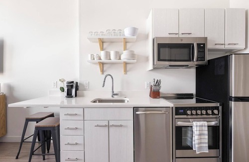 River North Art District Apartment | Landing | Modern Studio, Clubhouse, Gym