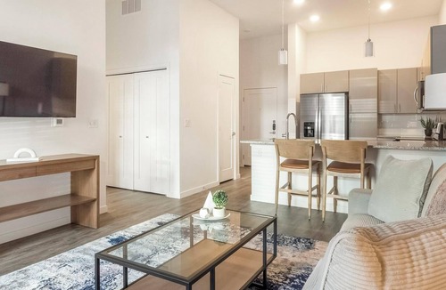 Northgate Apartment | Landing | Spectacular 1BD, Pool, Gym