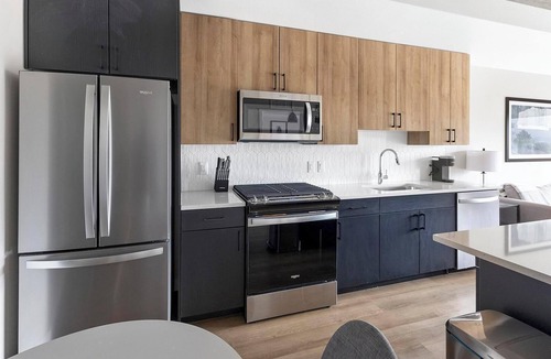 Englewood Apartment | Landing | Stunning 1BD, Gym, Rooftop Lounge
