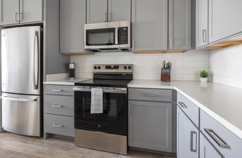 Broomfield Apartment | Landing | Stylish 2BD, Clubhouse, Gym