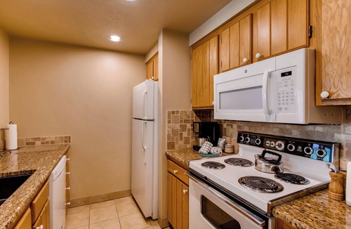 Lakeside Village Condo | Large 1400 ft² 3Br Condo in Lakeside Village-Kids Ski Free