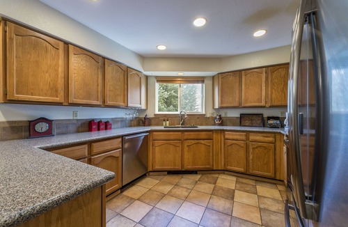 Mountain House Condo | Large 3 BR/3 BA Near Mountain House Lifts; Private Hot Tub in unit; 7 beds