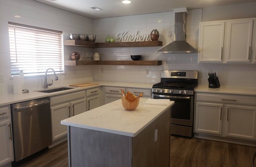 Meridian House | Large, Clean, home in Parker with 2 Car Garage!n