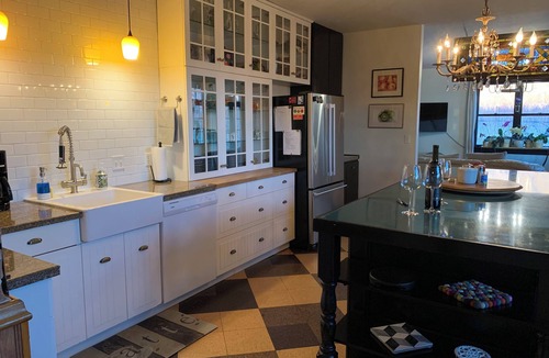 Palisade House | LARGE HOUSE - Perfect for groups! In the middle of WINE COUNTRY - WALK TO TOWN!