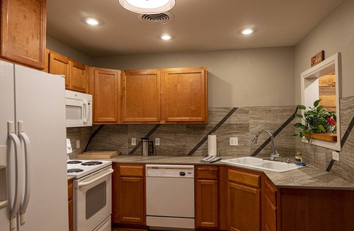 Grand Junction House | Launch your Colorado adventures – Historic Downtown convenience
