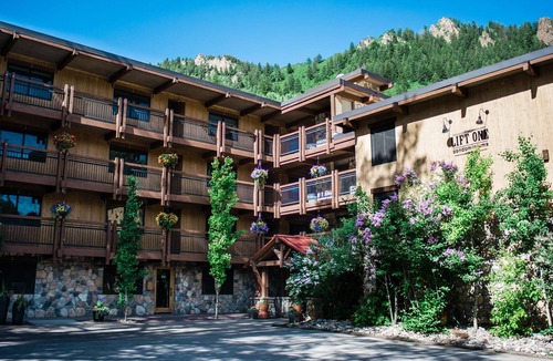Aspen Condo | Lift One - Beautiful top floor three bedroom with red mountain views