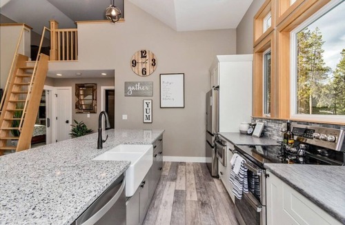Conifer Mountain and Meadows House | Little Creek | Near Red Rocks | Cozy Mountain Retreat | Hot Tub | Dog Friendly
