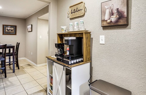 Columbine Apartment | Littleton Apt w/No Cleaning Fee near Chatfield!