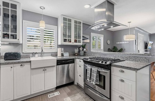 Littleton House | Littleton Cottage🏡2 blocks to Main🛍️Pets🐶Fenced Yard♨️Firepit🤑0 Cleaning & Pet Fee