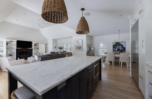 Jamestown House | Located the charming downtown village of Jamestown