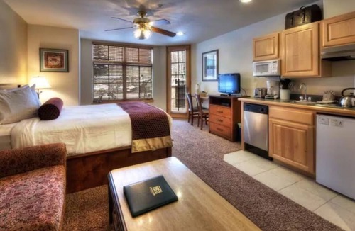Four O'Clock Resort | LOCATION, LOCATION, LOCATION - SKI IN/OUT - 2BR/2B -Grand Timber Lodge