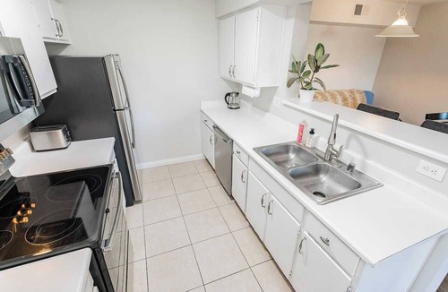 Spring Valley Apartment | LOCATION! Monthly Stay – Gated 1BR King Condo w/Workspace, Balcony & Wi-Fi
