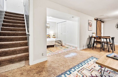 Aurora Apartment | Loftium | Adorable, Peaceful & Updated Guest Suite
