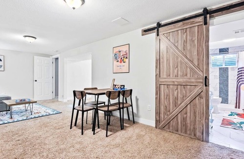 Aurora Apartment | Loftium | Adorable, Peaceful & Updated Guest Suite