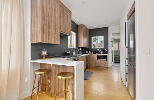 Highland House | LoHi Luxury: Historic Charm, Secret Garden, Chef's Kitchen, Dog-friendly!