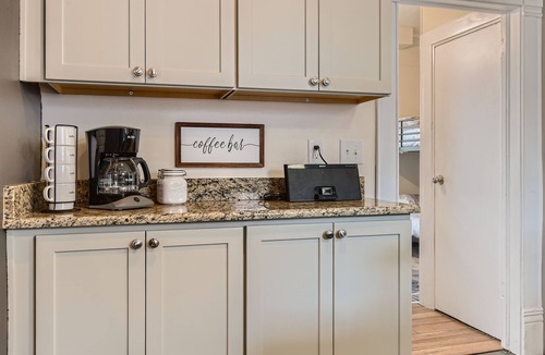 Highland House | LoHi Retreat, Walk to Downtown, Game Room, Huge Backyard, Sleeps 12, Garage