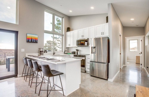 Golden House | Lookout Landing - Amazing views, close to Downtown Golden, CSM, and Red Rocks!