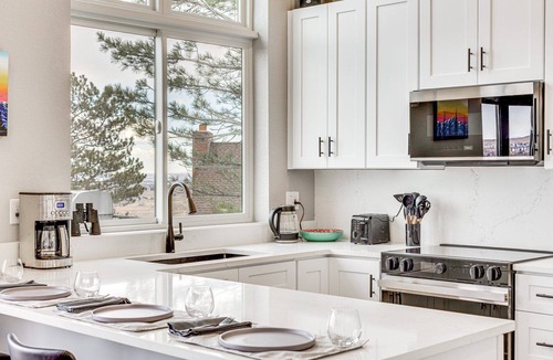 Golden House | Lookout Landing - Amazing views, close to Downtown Golden, CSM, and Red Rocks!