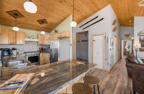 Warm Springs Cabin | Lookout Lodge/New Private Hot Tub/Panoramic Views