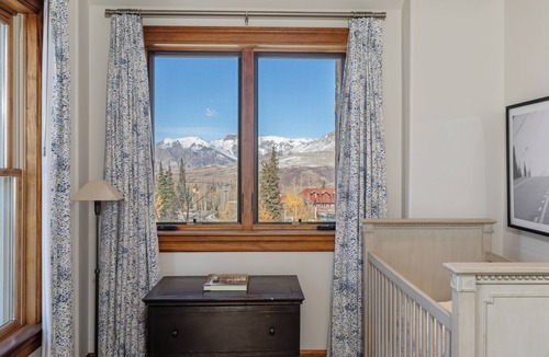 Mountain Village House | Lorian 4 Luxurious Ski-In Ski-Out Condo - 4Bd, 4.5Ba - Sleeps 12