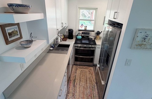 Georgetown House | Lovely 2 bed 1 bath home on Creek in mountains w/deck, hot tub 2 King & 1 Queen