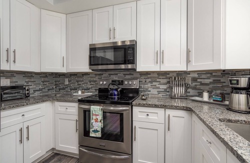Littleton House | Lovely 2BA King Beds+2 Car Garage. Hidden Gem-Walk>Shops & Dining!