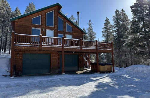 Valley of the Sun Cabin | Lovely 3BR Near Town w/Hot Tub, Stunning Views!